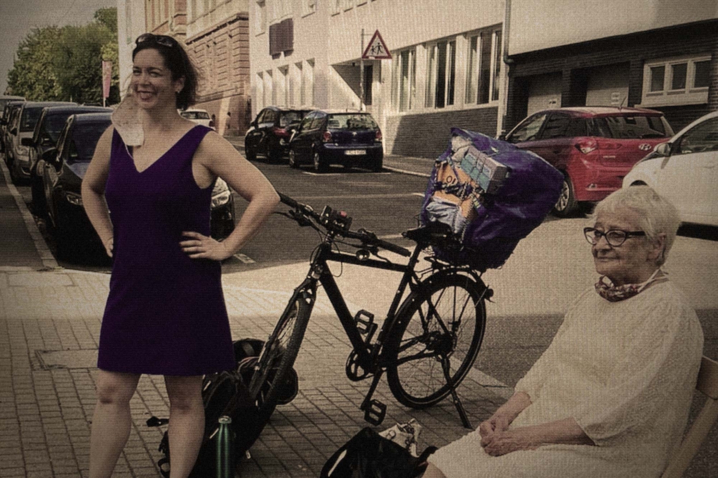 Pilar Murube – Rashomon Pilar Murube mit einer Protagonistin der Tanzinstallation „Rashomon Stuttgart“.